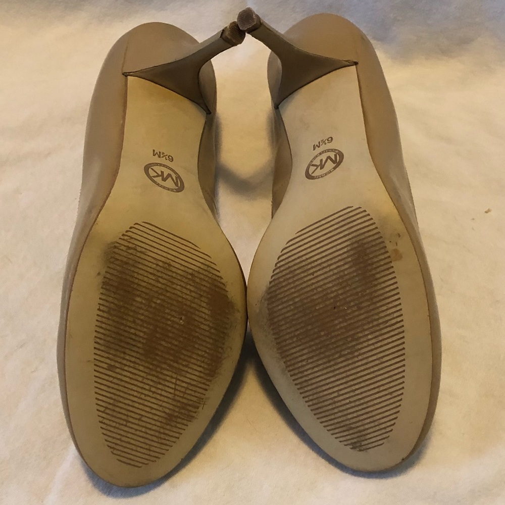 Michael Kors Rounded Toe Pumps - Picture 5 of 5